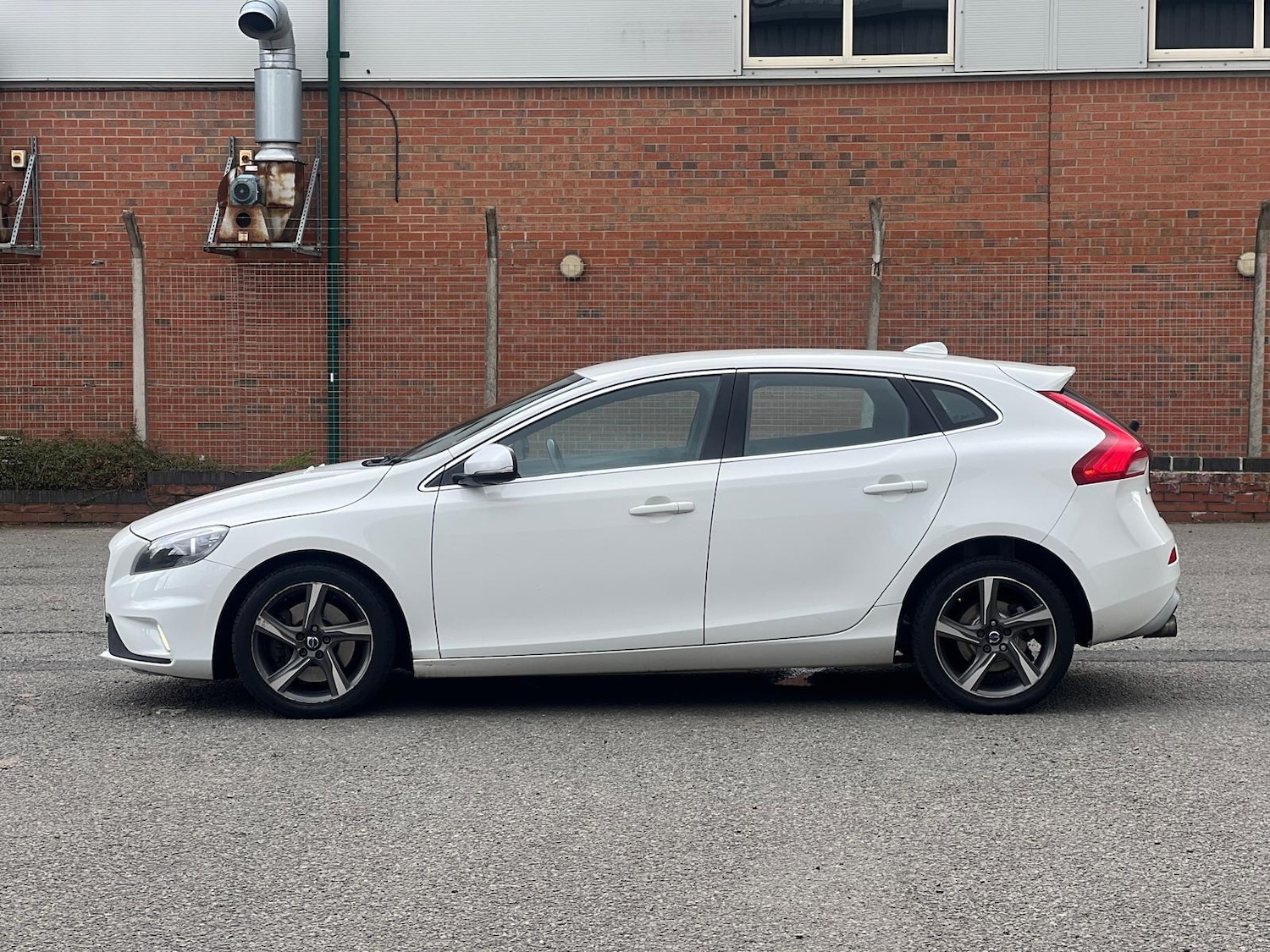 Used Volvo V40 2014 for sale - 77898213: Photo 7