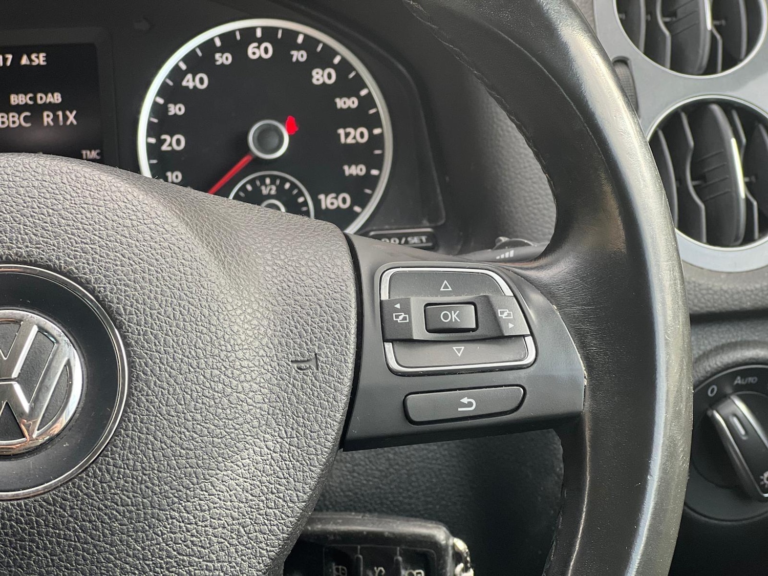 Used Volkswagen Tiguan for sale - 77892122: Photo 42