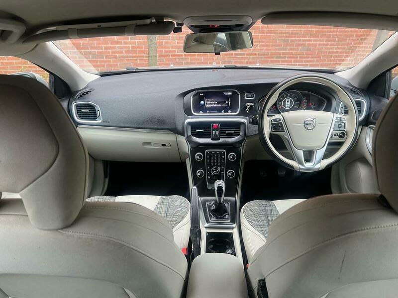 Used Volvo V40 2017 for sale - 77768337: Photo 17