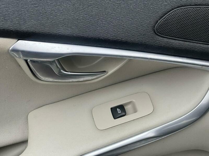 Used Volvo V40 2017 for sale - 77768337: Photo 34