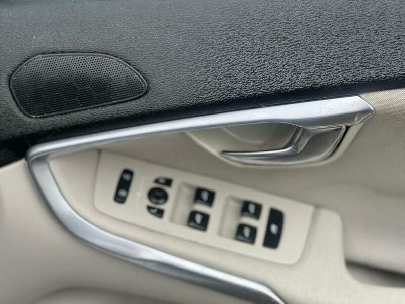 Used Volvo V40 2017 for sale - 77768337: Photo 36