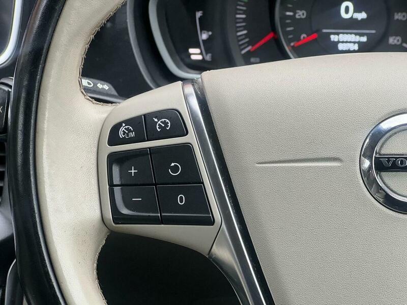 Used Volvo V40 2017 for sale - 77768337: Photo 39