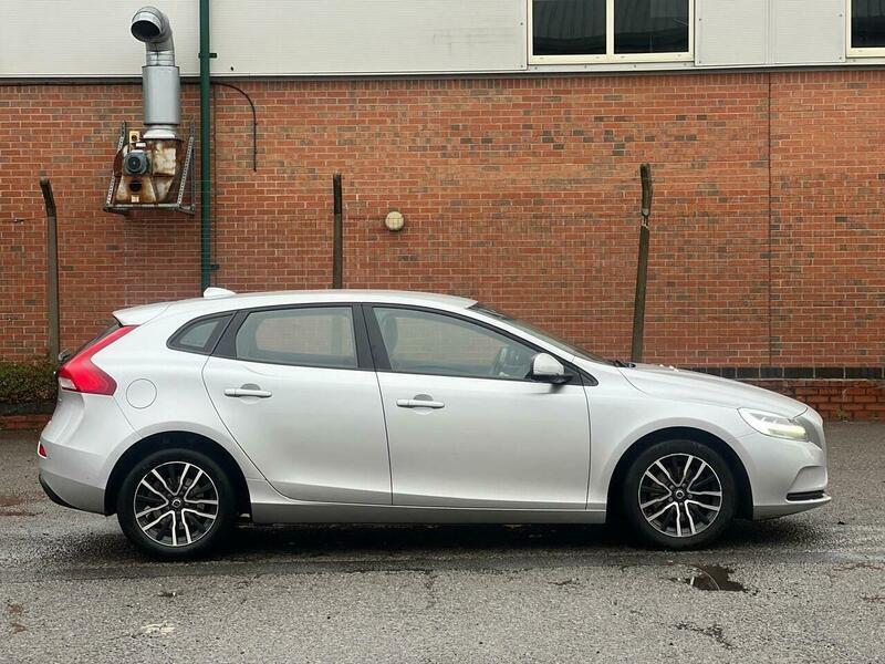 Used Volvo V40 2017 for sale - 77768337: Photo 5