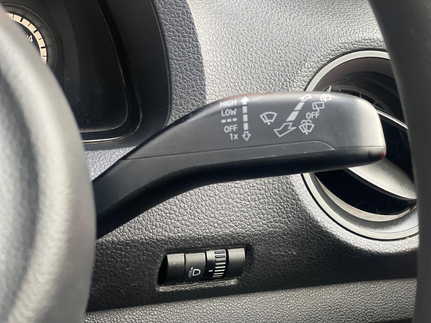 Used Volkswagen up! for sale - 77768033: Photo 40