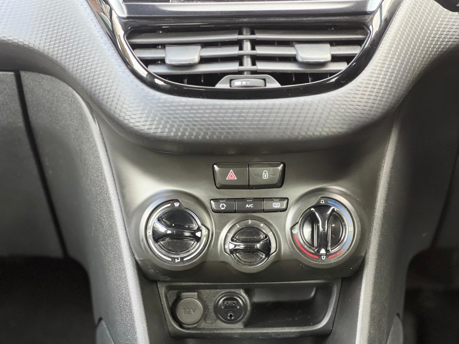 Used Peugeot 208 2017 for sale - 78086605: Photo 19