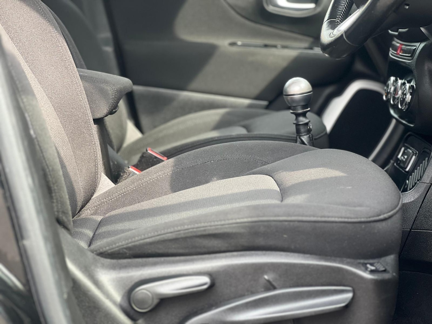 Used Jeep Renegade 2015 for sale - 77982636: Photo 12