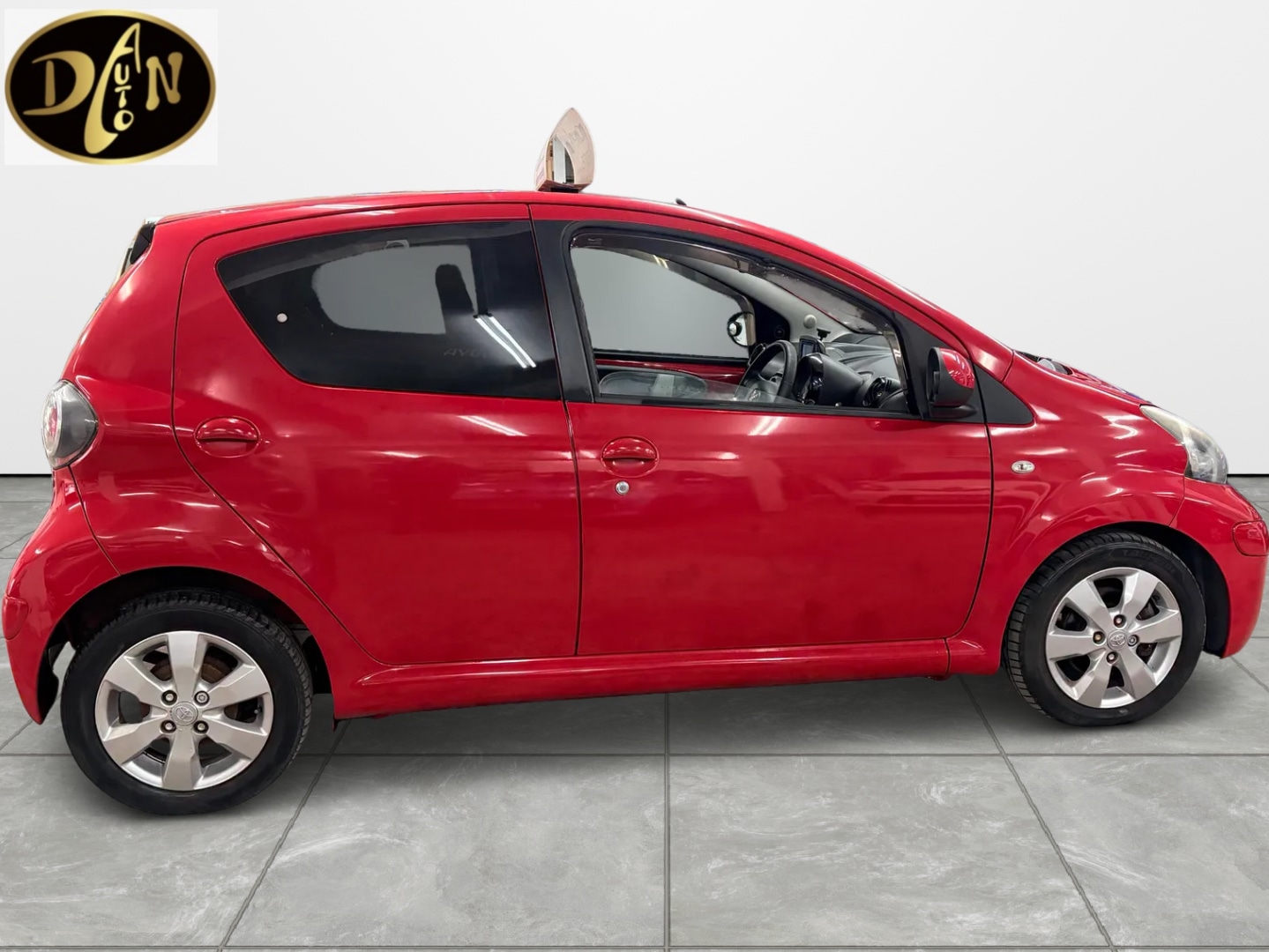 Used Toyota AYGO 2011 for sale - 77303983: Photo 8