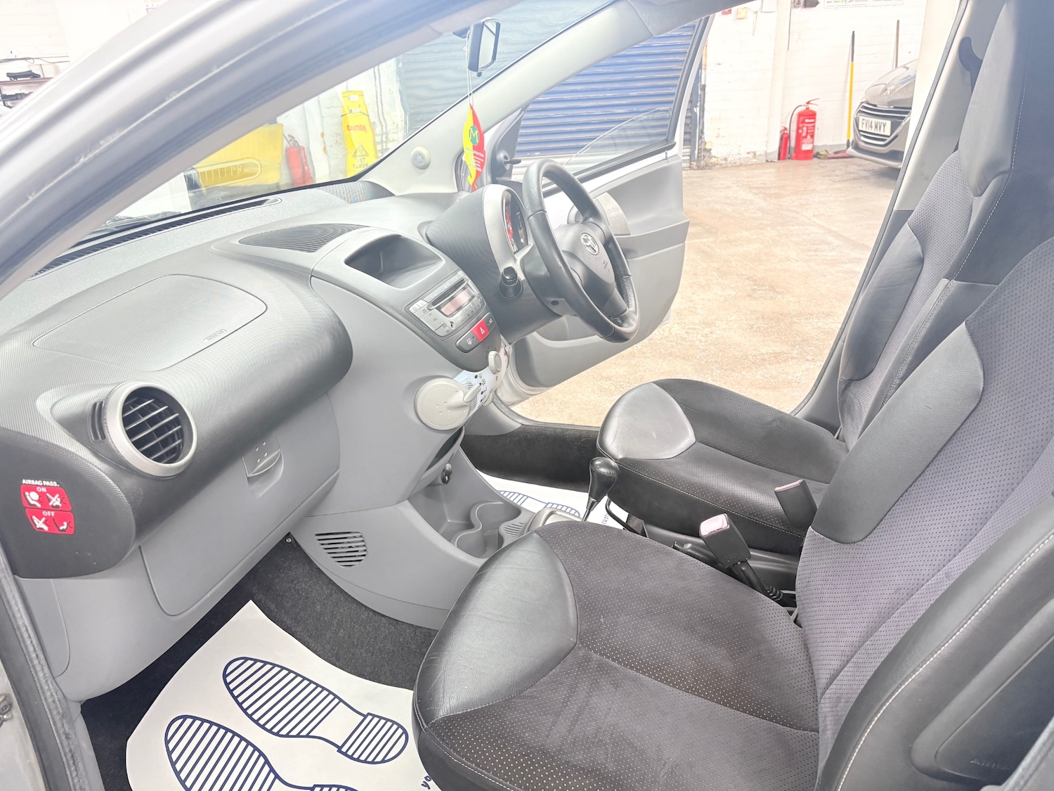 Used Toyota AYGO 2010 for sale - 76376854: Photo 11