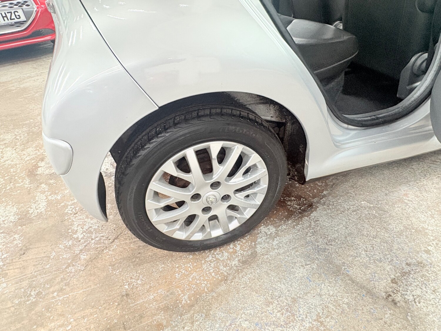 Used Toyota AYGO 2010 for sale - 76376854: Photo 19