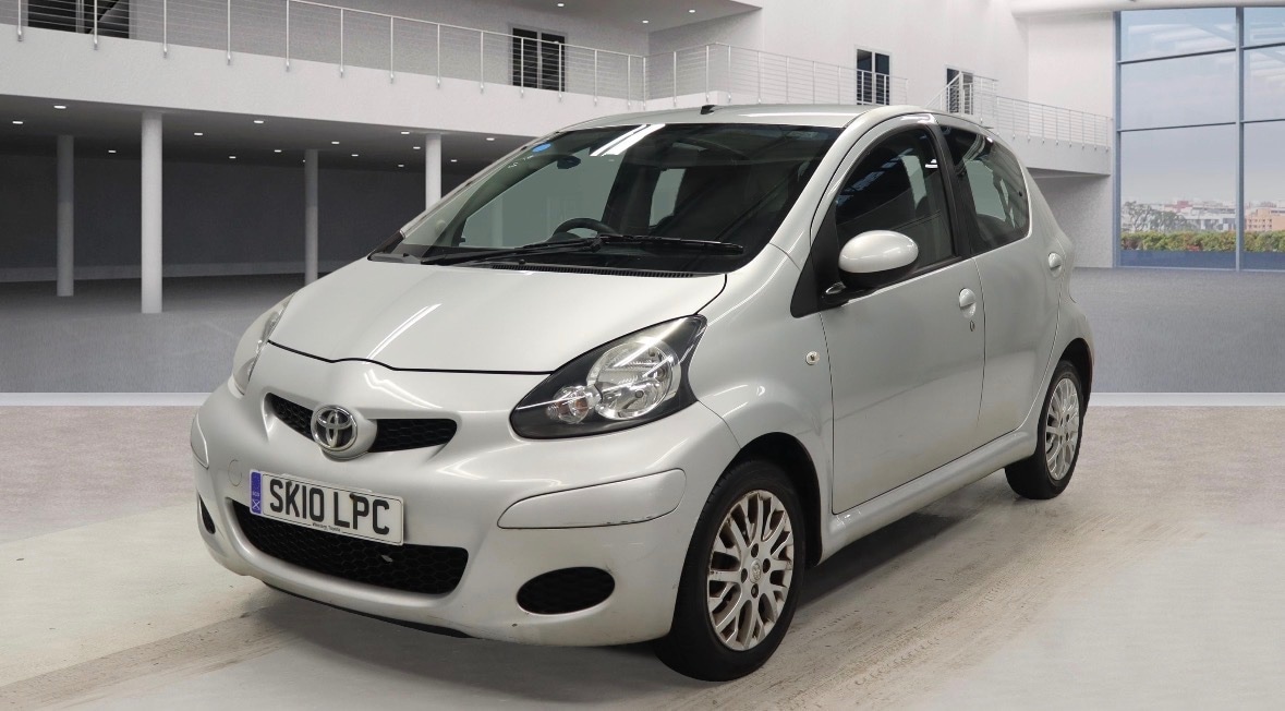 Used Toyota AYGO 2010 for sale - 76376854: Photo 2