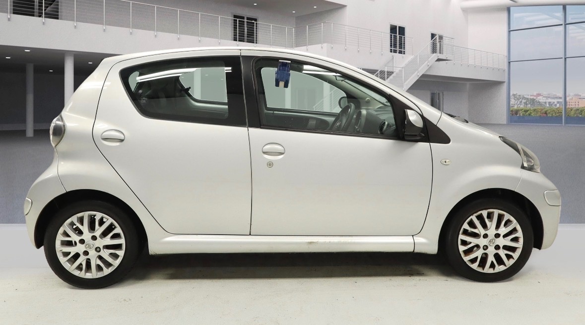 Used Toyota AYGO 2010 for sale - 76376854: Photo 5