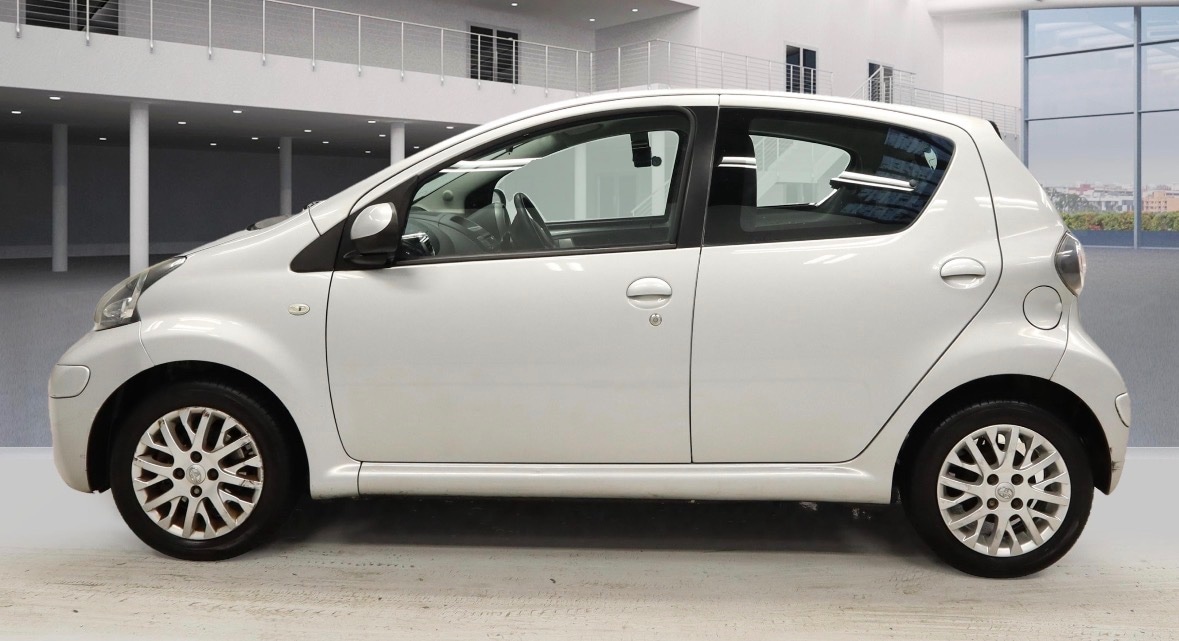 Used Toyota AYGO 2010 for sale - 76376854: Photo 6