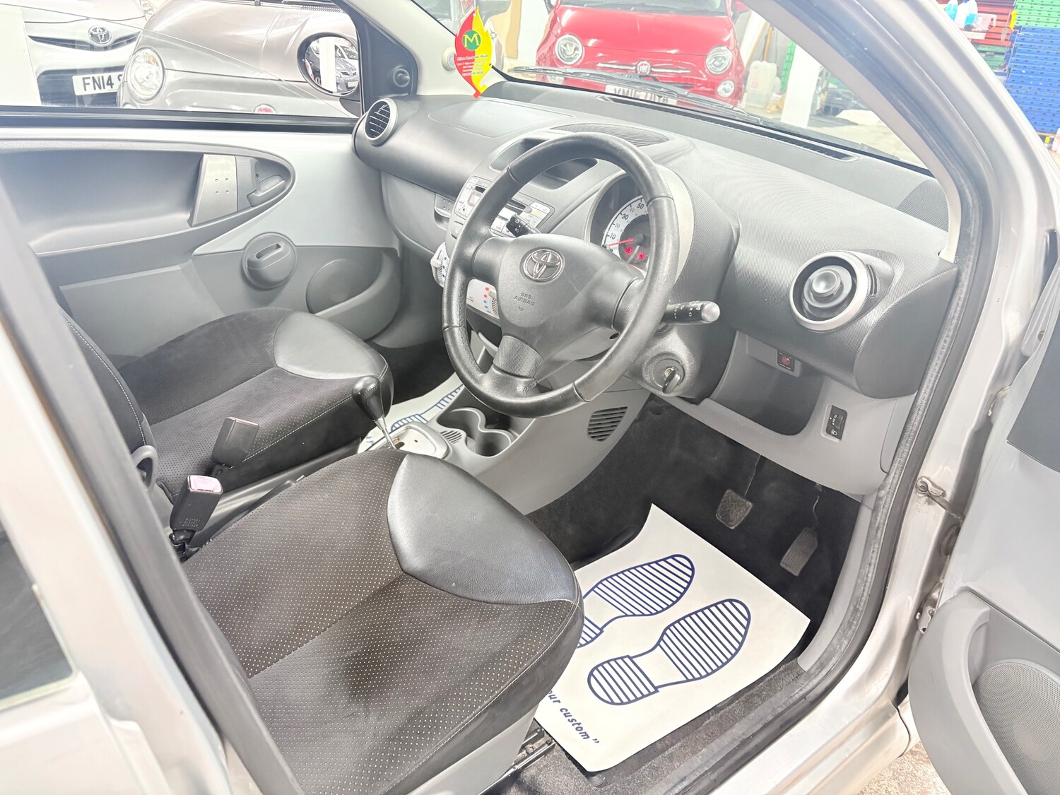 Used Toyota AYGO 2010 for sale - 76376854: Photo 8