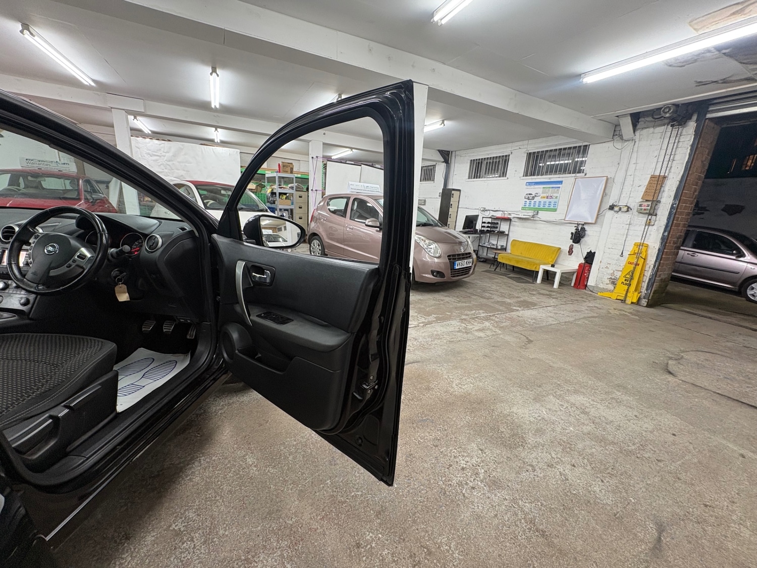 Used Nissan Qashqai 2009 for sale - 77342930: Photo 18