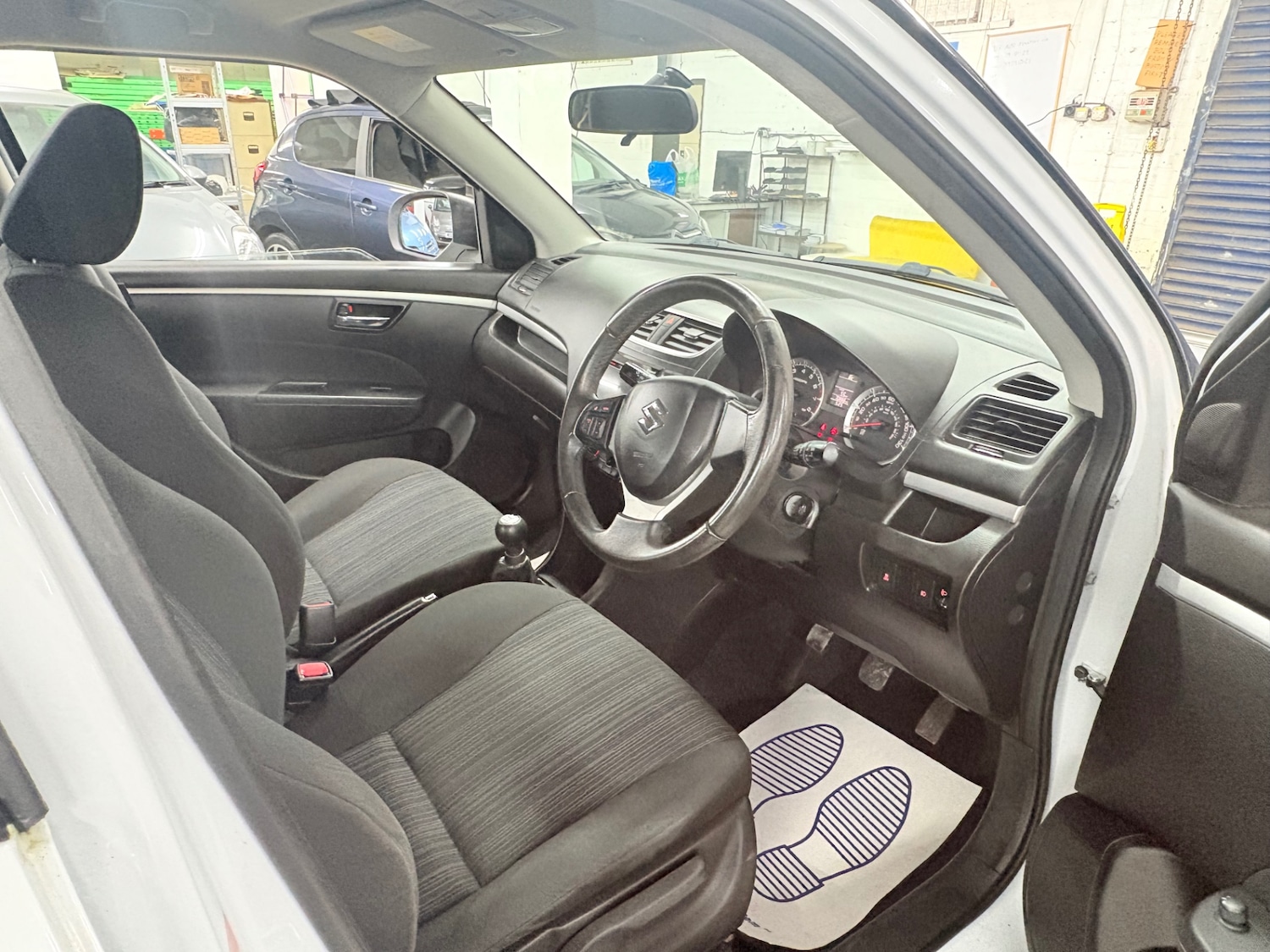 Used Suzuki Swift 2015 for sale - 76669449: Photo 10