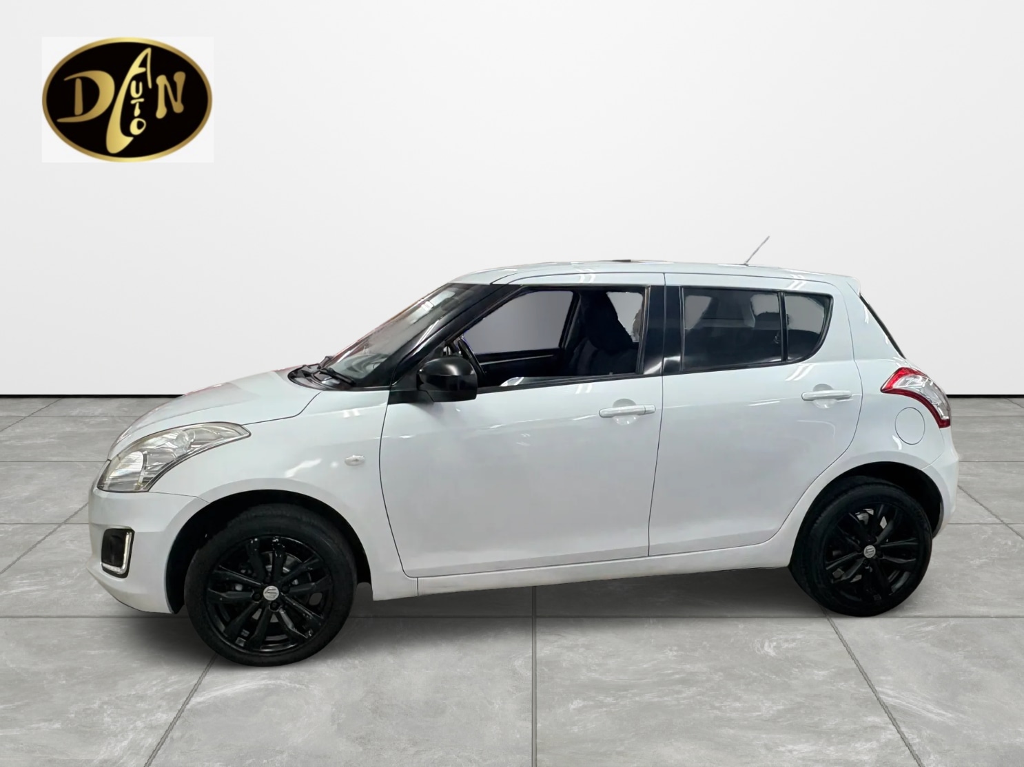 Used Suzuki Swift 2015 for sale - 76669449: Photo 2