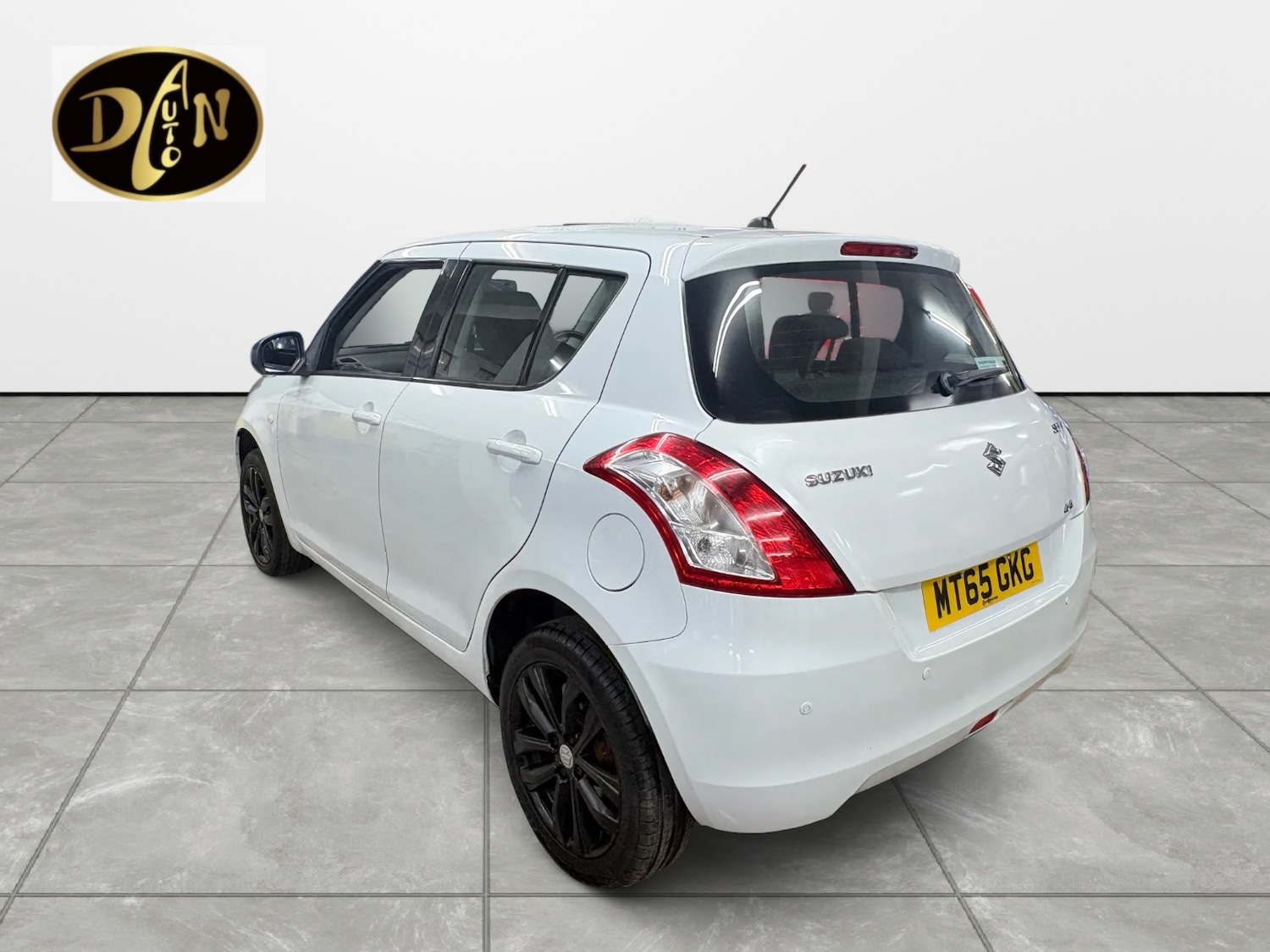 Used Suzuki Swift 2015 for sale - 76669449: Photo 3