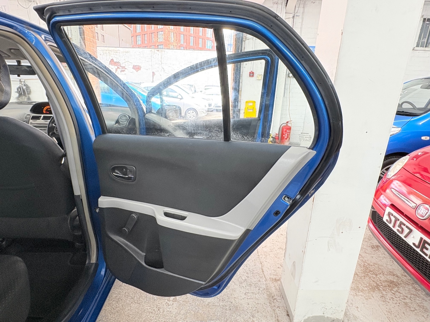 Used Toyota Yaris 2010 for sale - 76670816: Photo 14