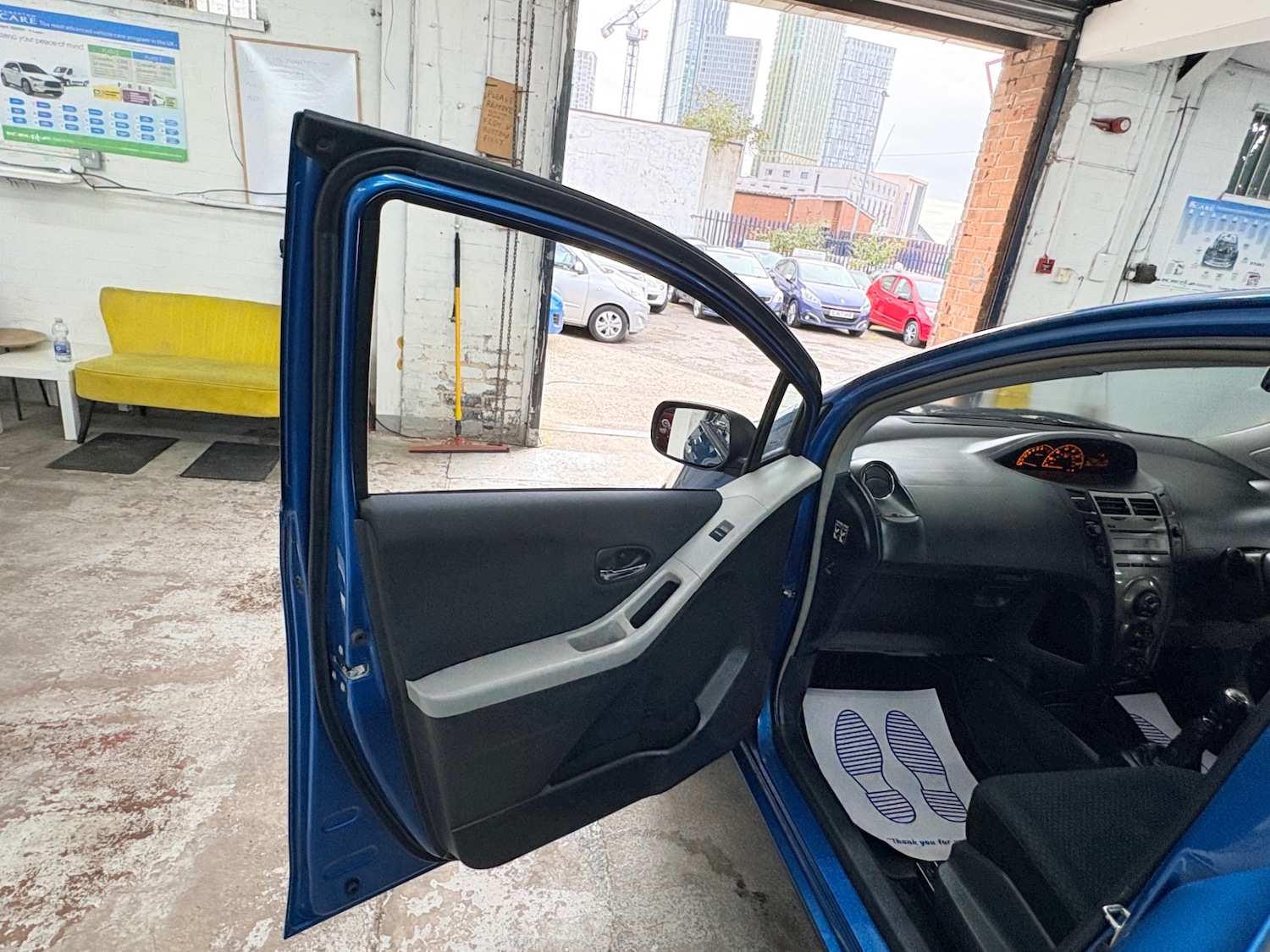 Used Toyota Yaris 2010 for sale - 76670816: Photo 15