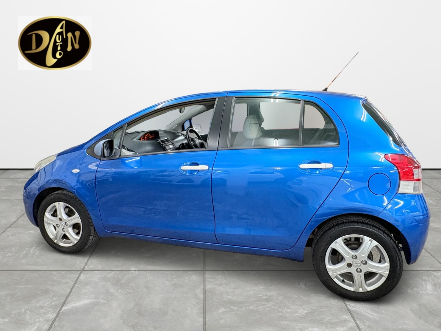 Used Toyota Yaris 2010 for sale - 76670816: Photo 2