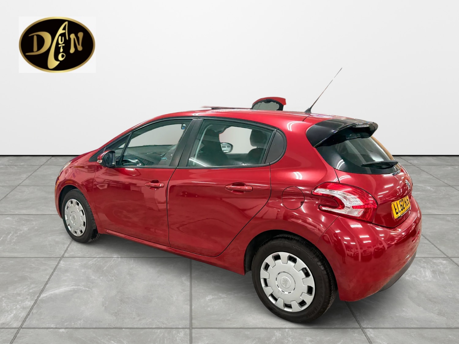 Used Peugeot 208 2012 for sale - 76670696: Photo 2