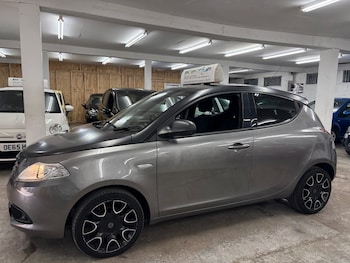 Used Chrysler Ypsilon 2013 for sale - 76107522: Photo