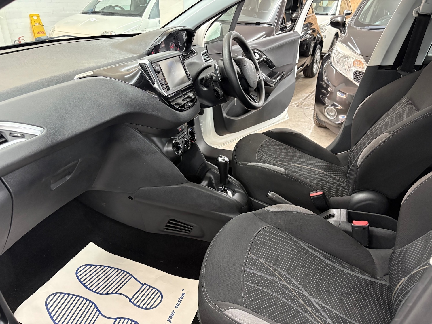 Used Peugeot 208 2014 for sale - 77166079: Photo 12