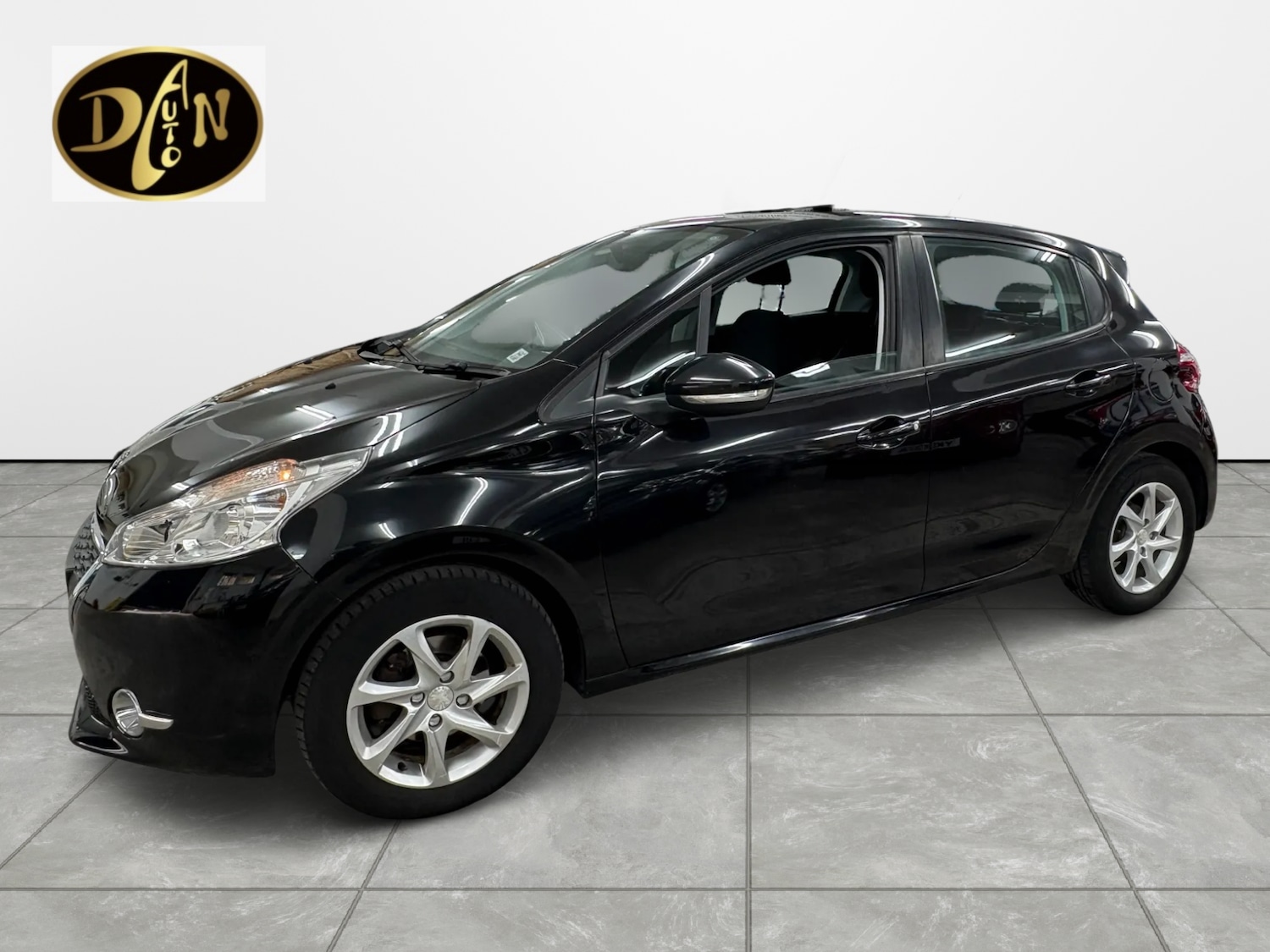 Used Peugeot 208 2014 for sale - 76741490: Photo 2