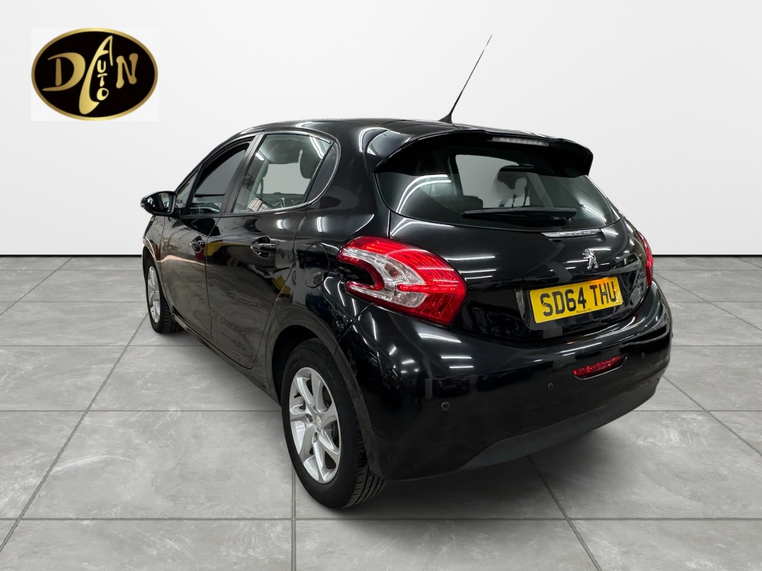 Used Peugeot 208 2014 for sale - 76741490: Photo 3