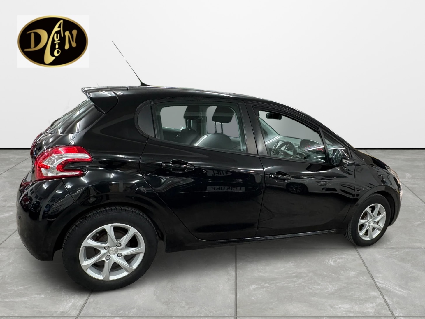 Used Peugeot 208 2014 for sale - 76741490: Photo 6