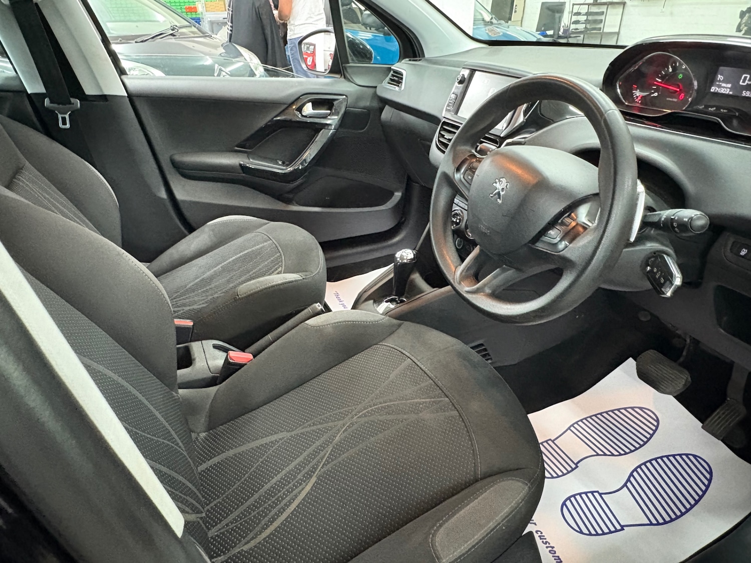 Used Peugeot 208 2014 for sale - 76741490: Photo 9