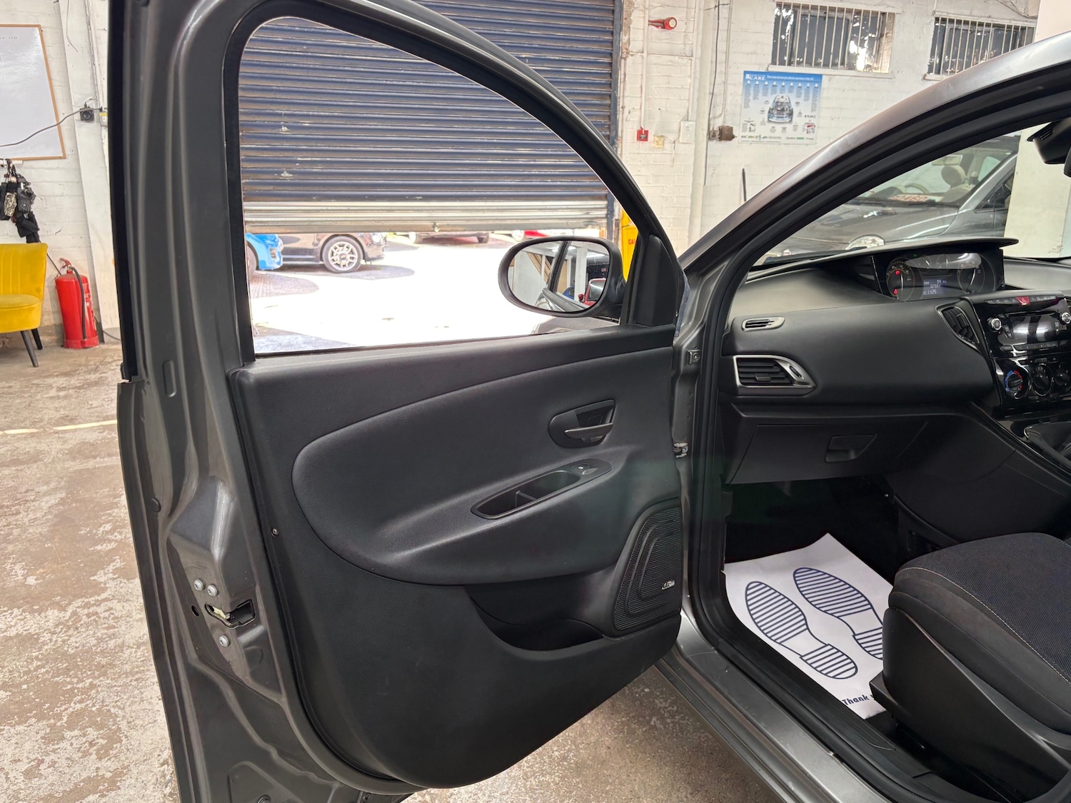 Used Chrysler Ypsilon 2013 for sale - 76758064: Photo 15