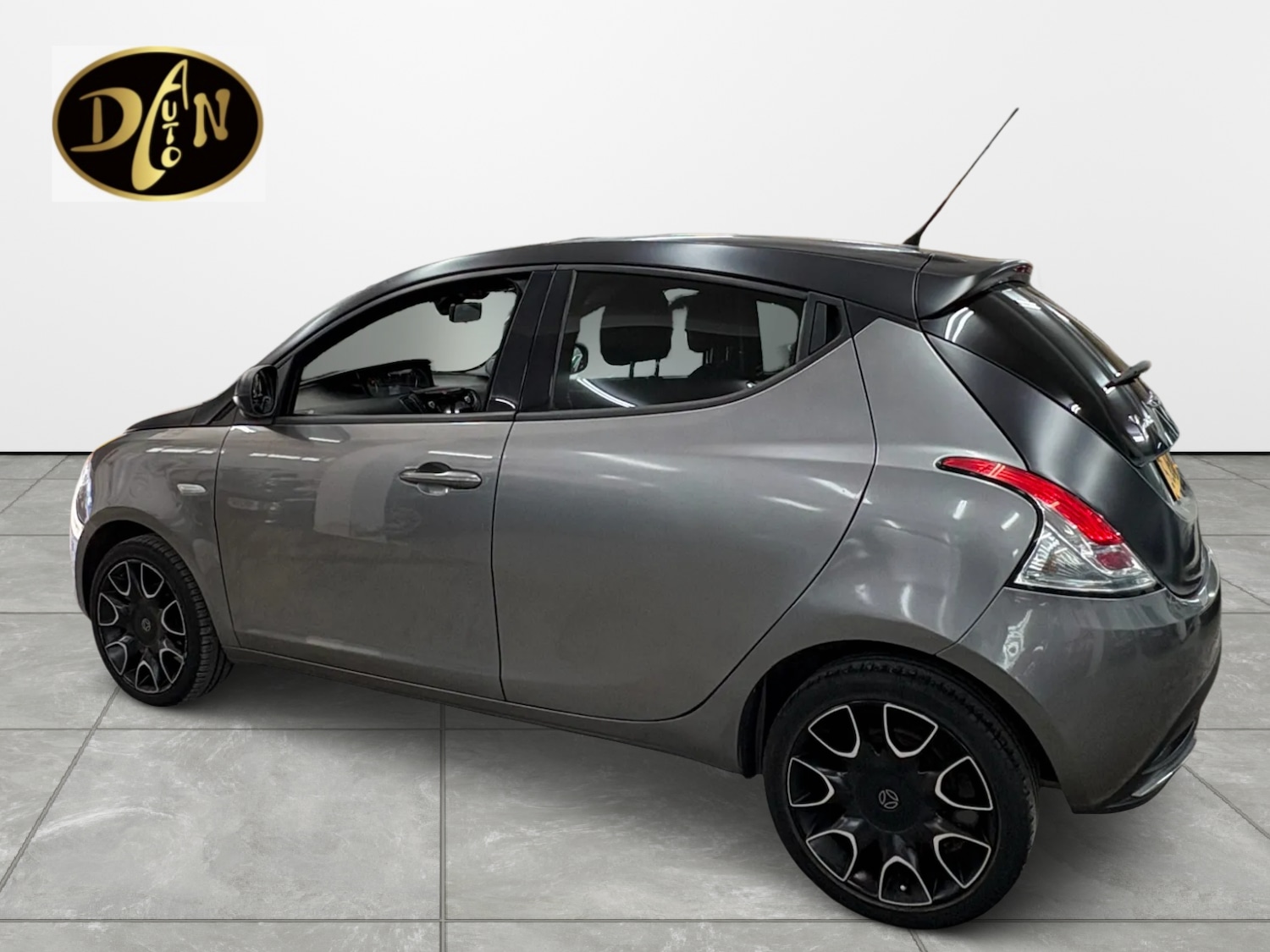 Used Chrysler Ypsilon 2013 for sale - 76758064: Photo 2