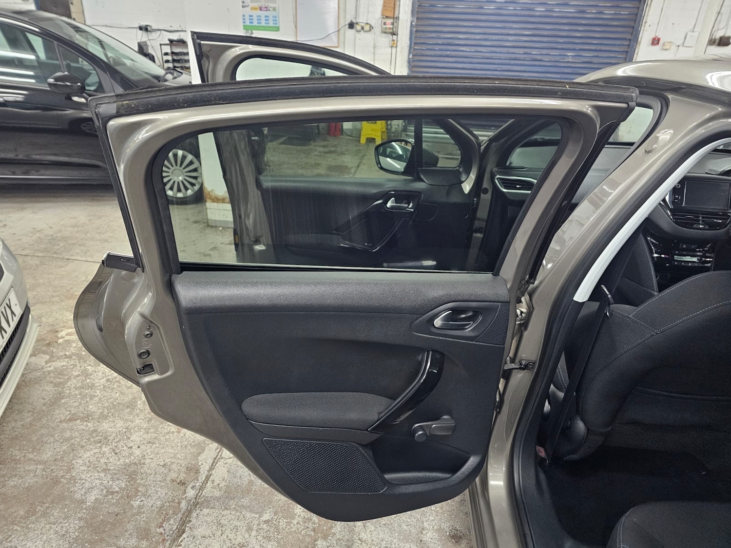 Used Peugeot 208 2014 for sale - 76431146: Photo 17