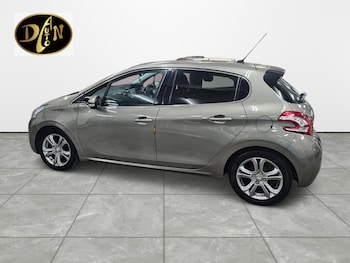 Used Peugeot 208 2014 for sale - 76431146: Photo