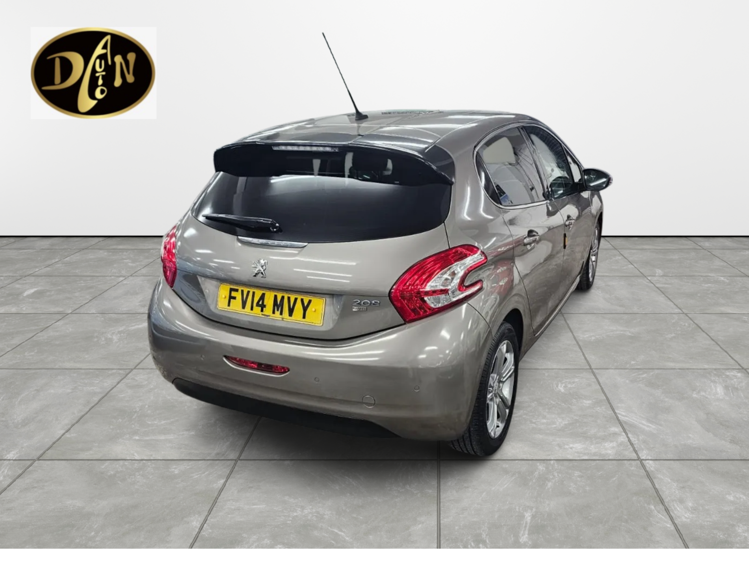 Used Peugeot 208 2014 for sale - 76431146: Photo 5