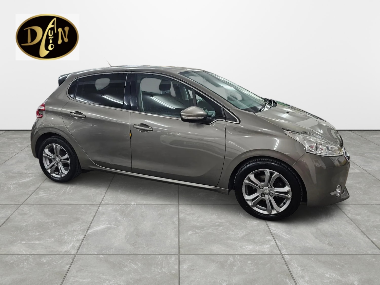 Used Peugeot 208 2014 for sale - 76431146: Photo 6