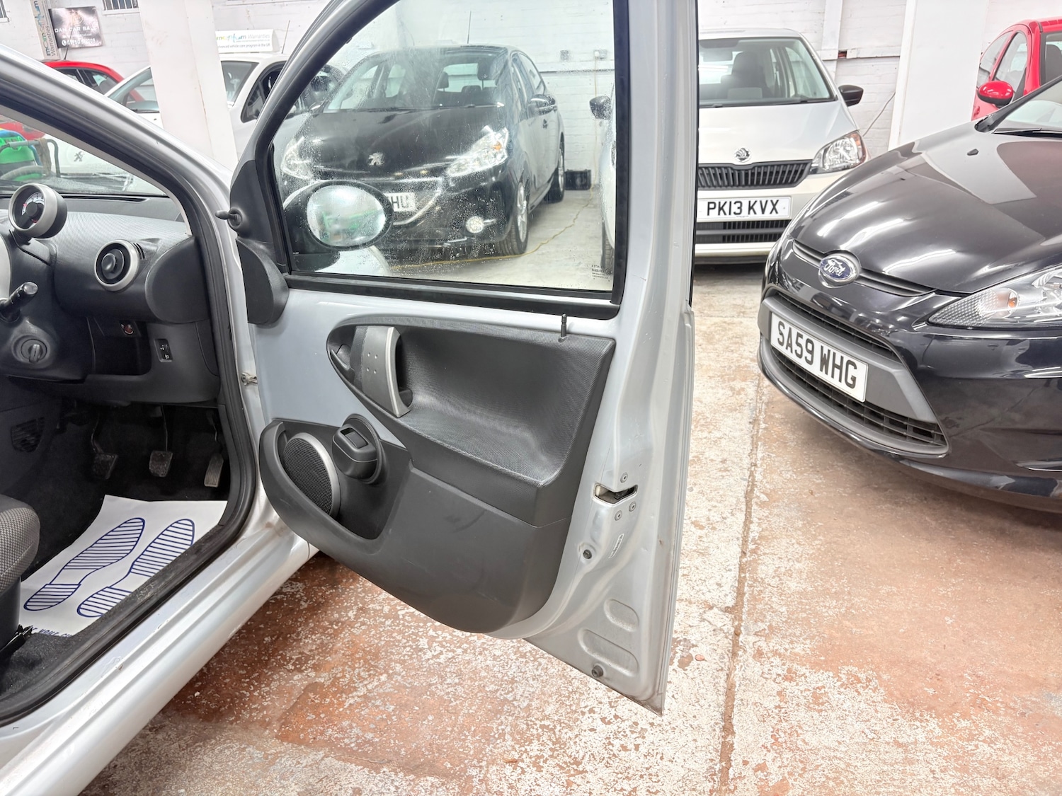 Used Toyota AYGO 2014 for sale - 76770261: Photo 13