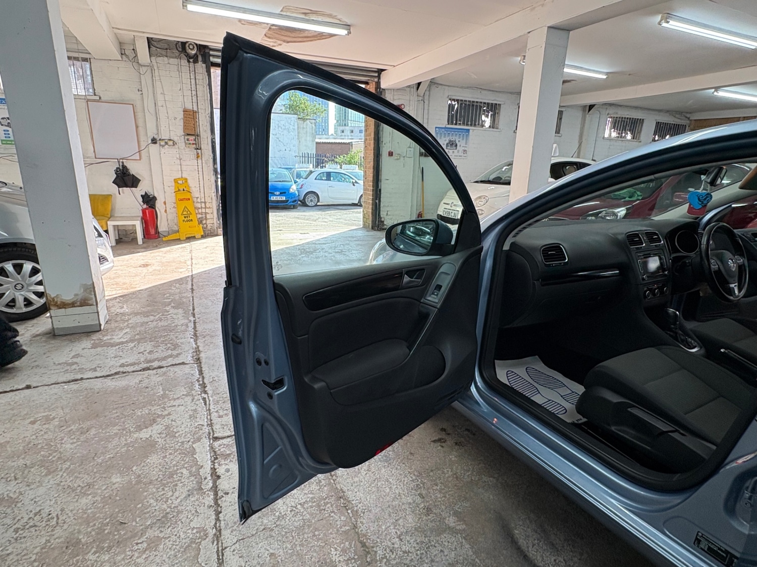 Used Volkswagen Golf 2011 for sale - 78144829: Photo 17