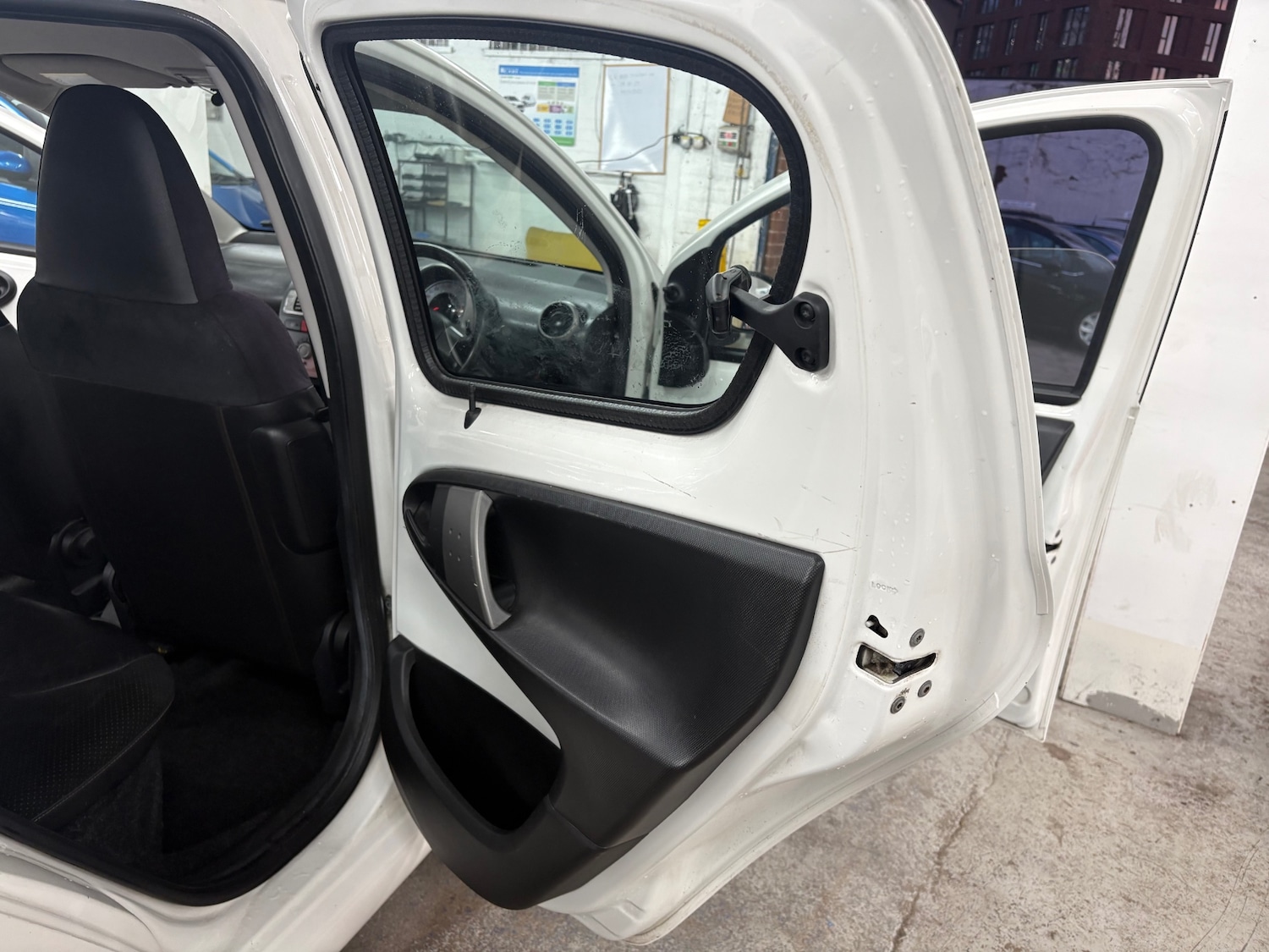 Used Toyota AYGO 2012 for sale - 77140575: Photo 15