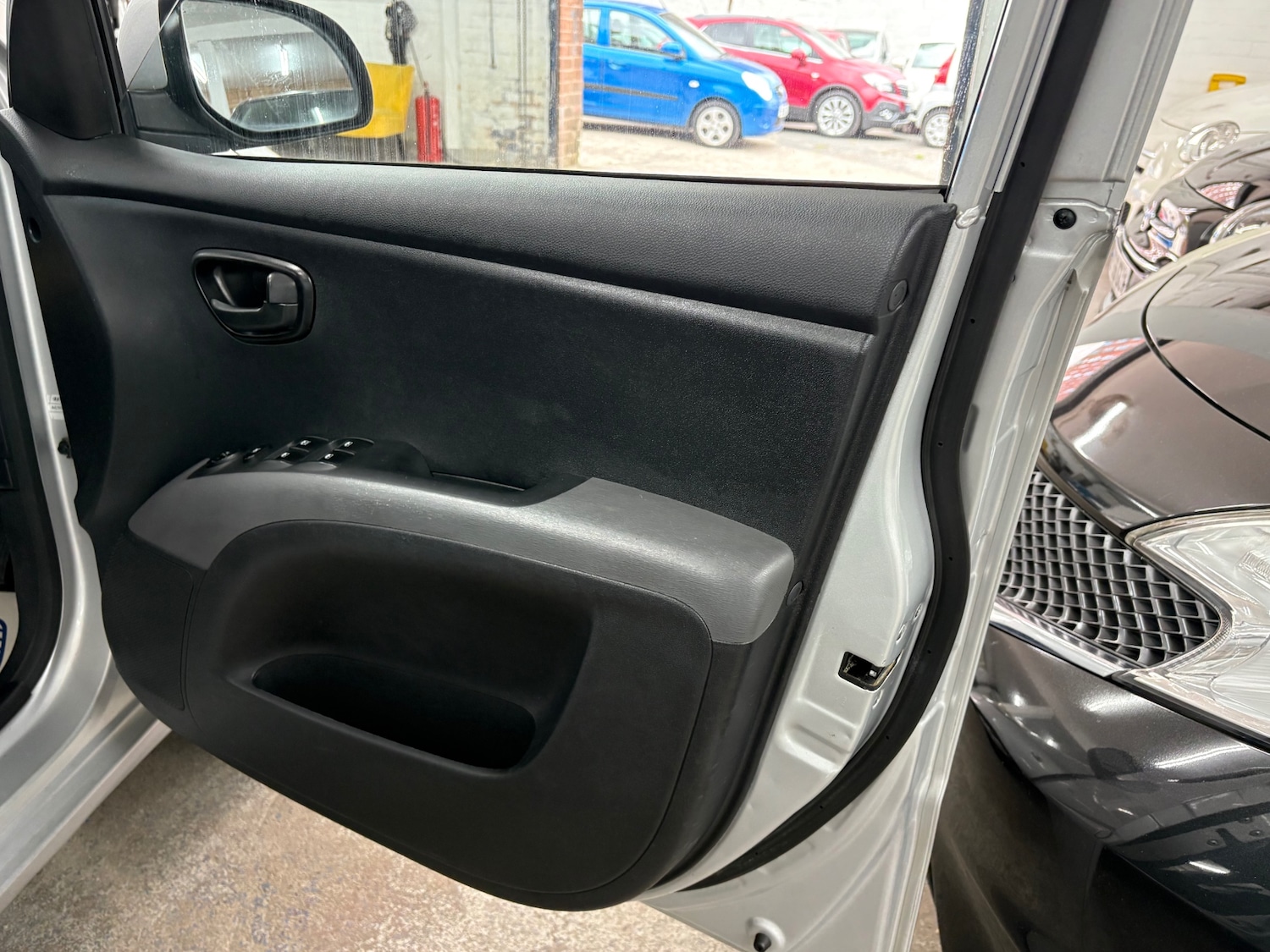 Used Hyundai i10 2013 for sale - 76107565: Photo 17