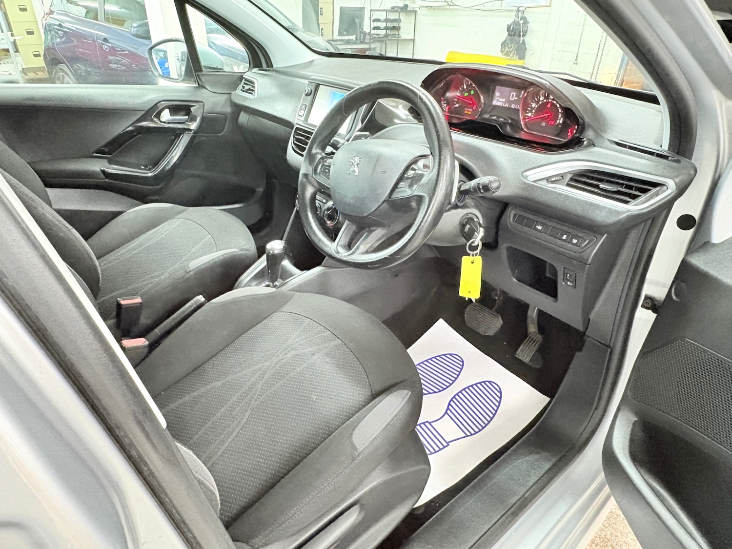 Used Peugeot 208 2013 for sale - 76325082: Photo 12