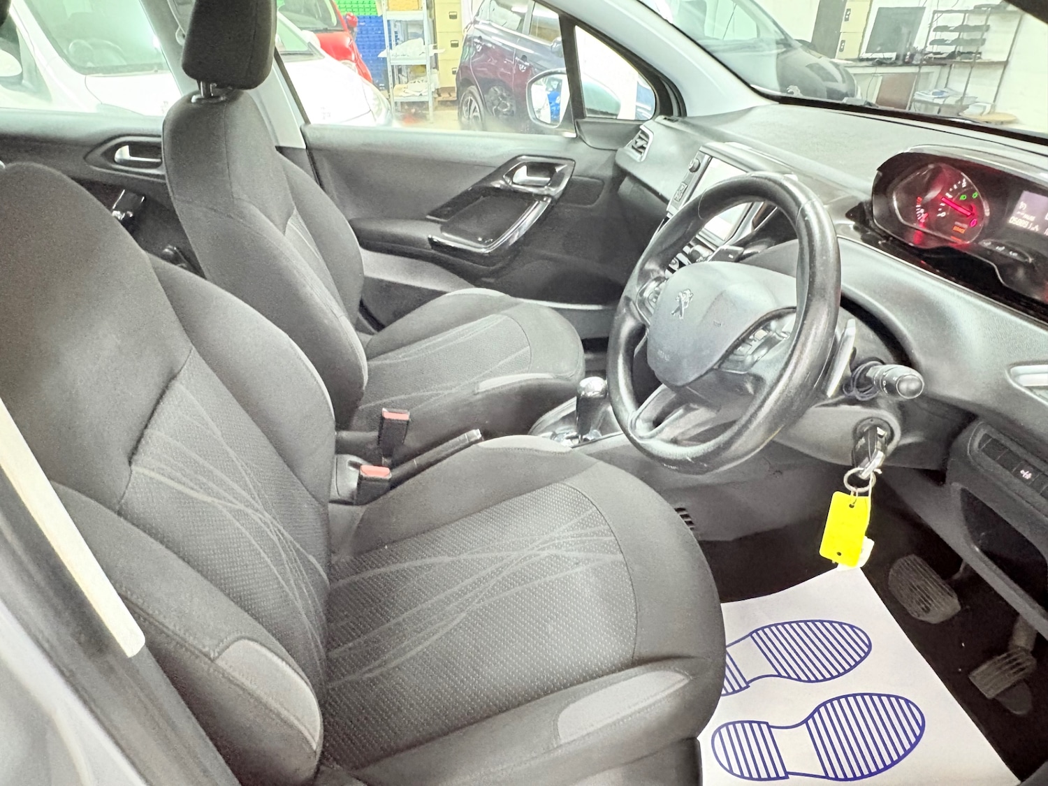 Used Peugeot 208 2013 for sale - 76325082: Photo 15