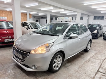 Used Peugeot 208 2013 for sale - 76325082: Photo