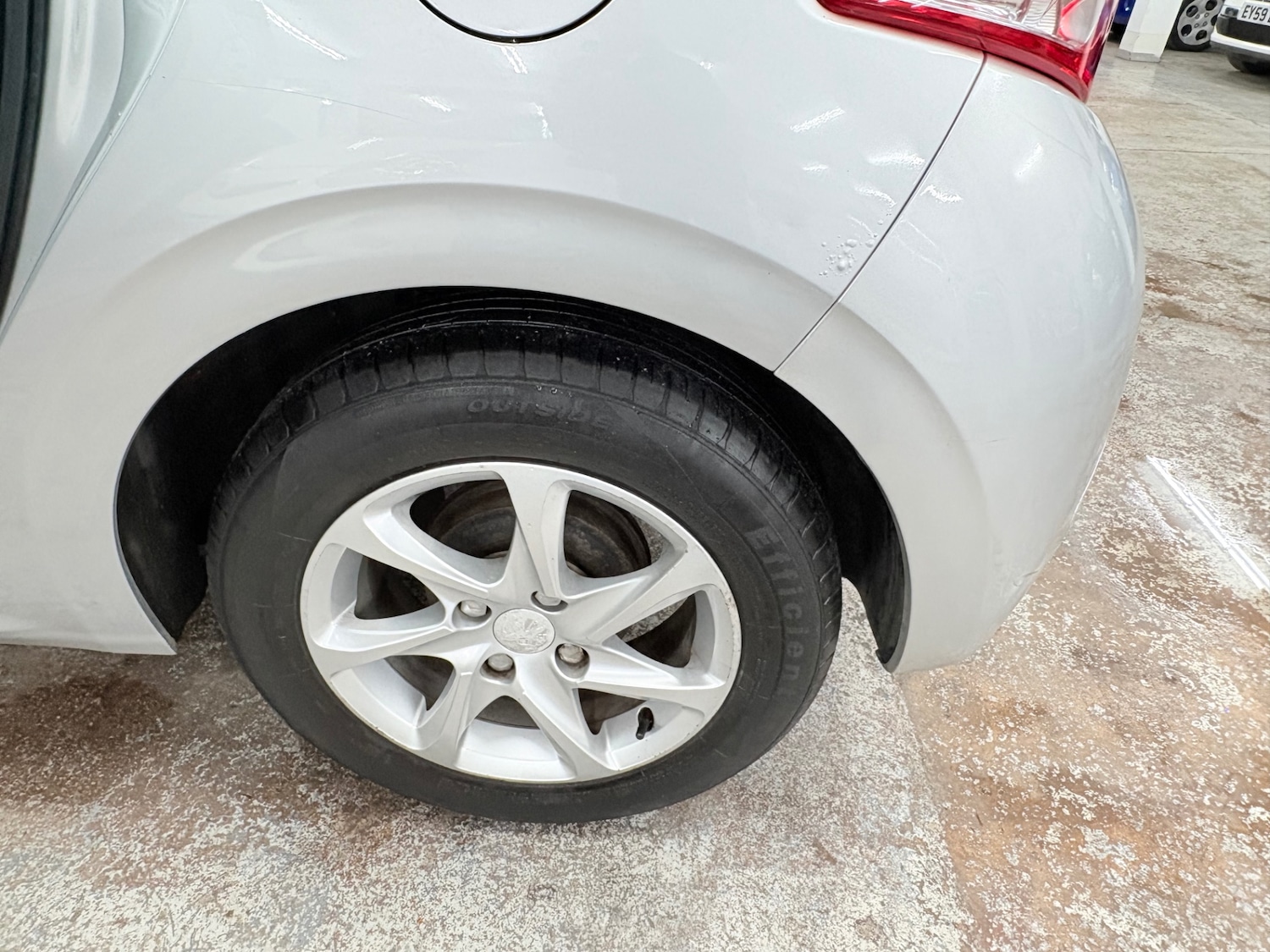 Used Peugeot 208 2013 for sale - 76325082: Photo 24