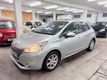 Used Peugeot 208 2013 for sale - 76325082: Photo