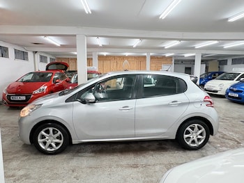 Used Peugeot 208 2013 for sale - 76325082: Photo
