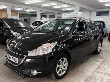 Used Peugeot 208 2014 for sale - 76107557: Photo