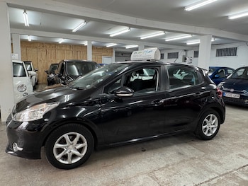 Used Peugeot 208 2014 for sale - 76107557: Photo