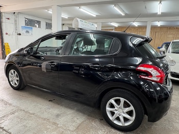 Used Peugeot 208 2014 for sale - 76107557: Photo